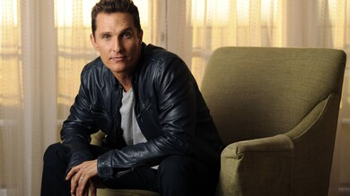 Matthew Mcconaughey Sitting on The Chair